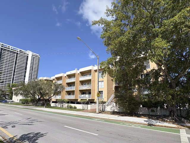 Florence Condo photo 2